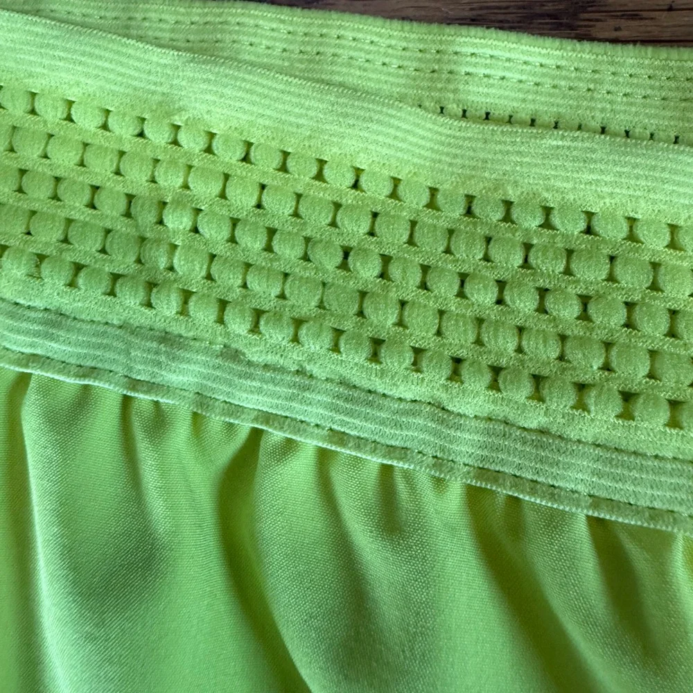 Fabletics. 7 inch Universal Tennis Fundamental Short. Highlighter Yellow. XS